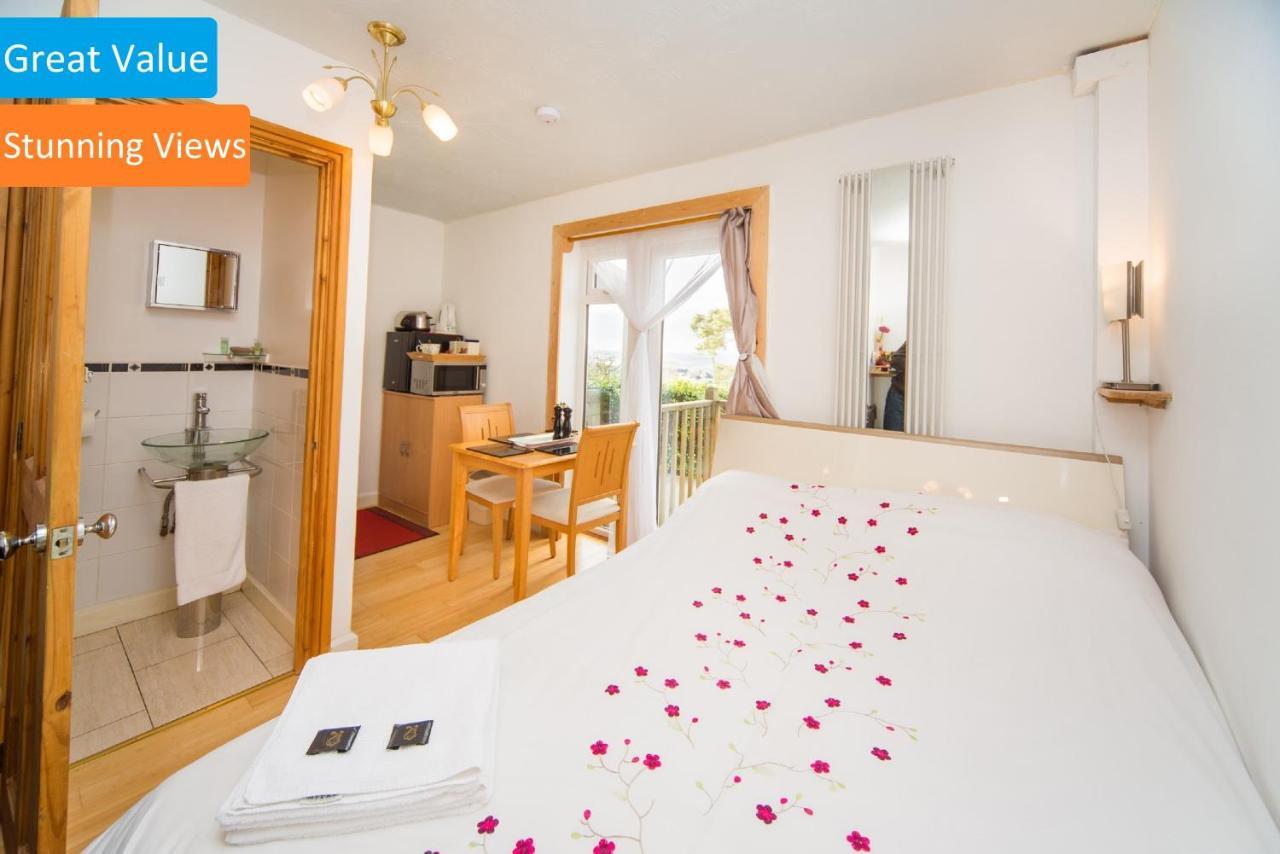 Stunning Countryside Views & Private Balcony! Cozy Room, 3 Miles To Lyme Regis - Free Parking & Wifi Аксминстър Екстериор снимка